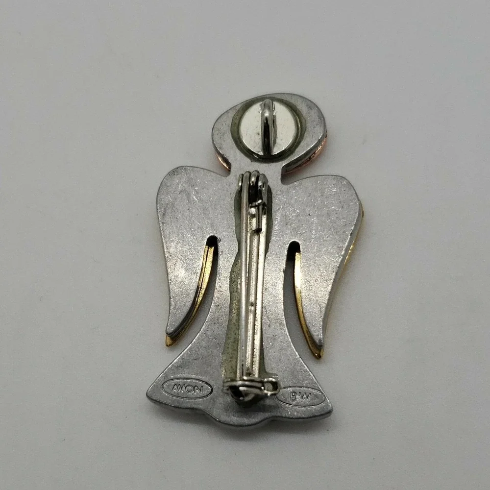Vintage tri-tone signed AVON Angel with heart, wings, halo‎ brooch pin